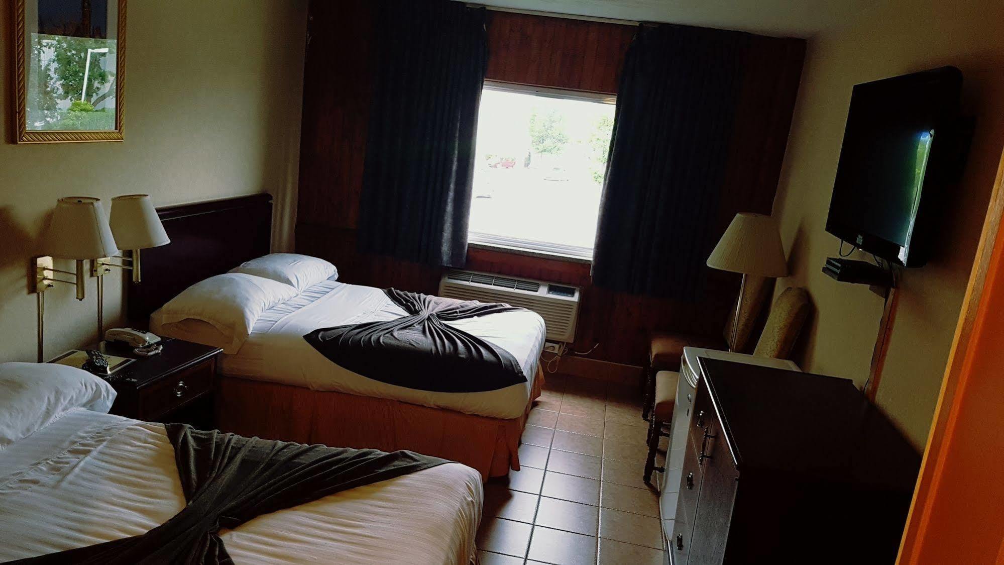 Chomedey Inn Laval Exteriör bild