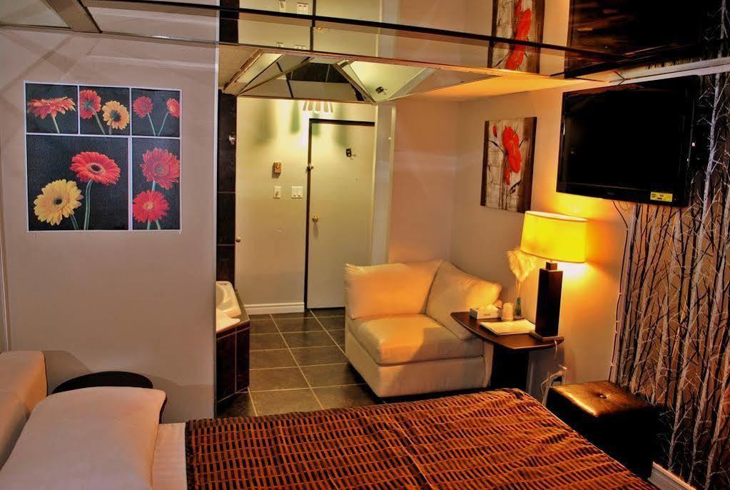Chomedey Inn Laval Exteriör bild