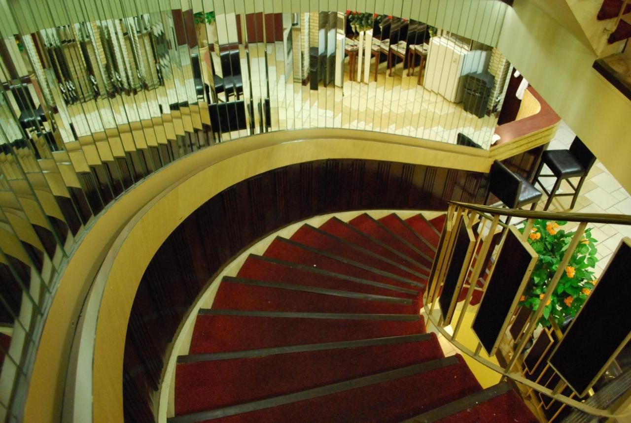 Chomedey Inn Laval Exteriör bild